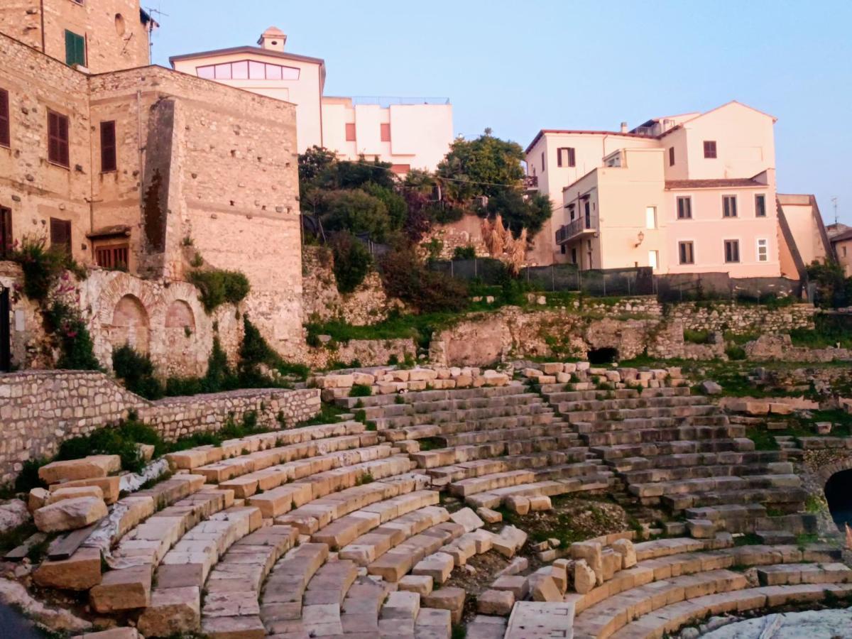 La Casetta Nelle Mura Terracina Exterior foto