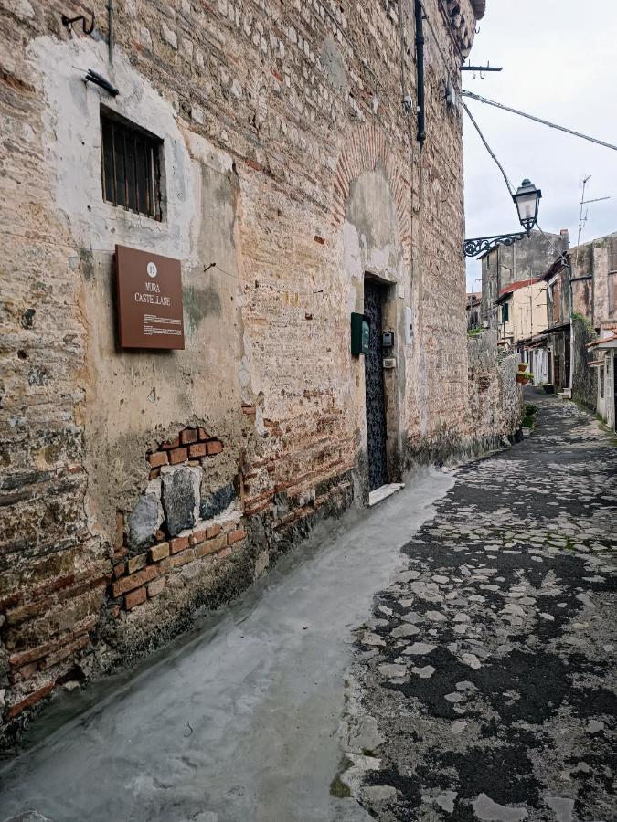 La Casetta Nelle Mura Terracina Exterior foto