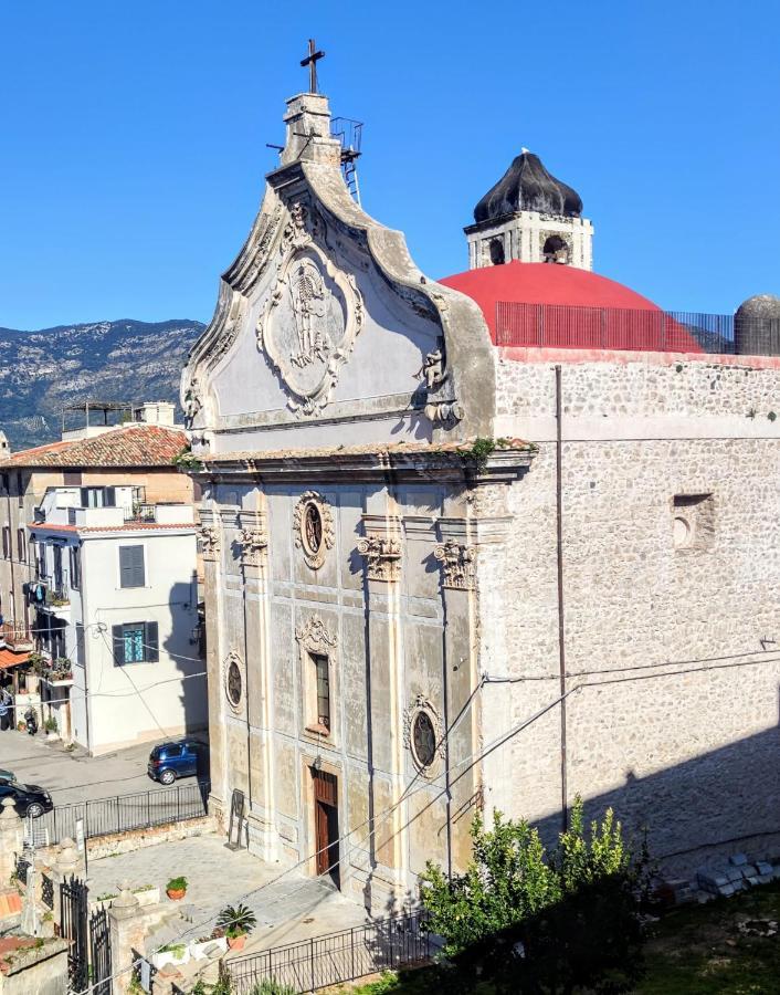 La Casetta Nelle Mura Terracina Exterior foto