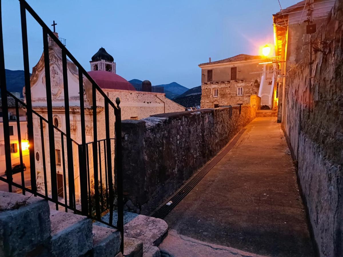 La Casetta Nelle Mura Terracina Exterior foto