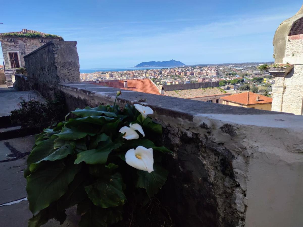 La Casetta Nelle Mura Terracina Exterior foto