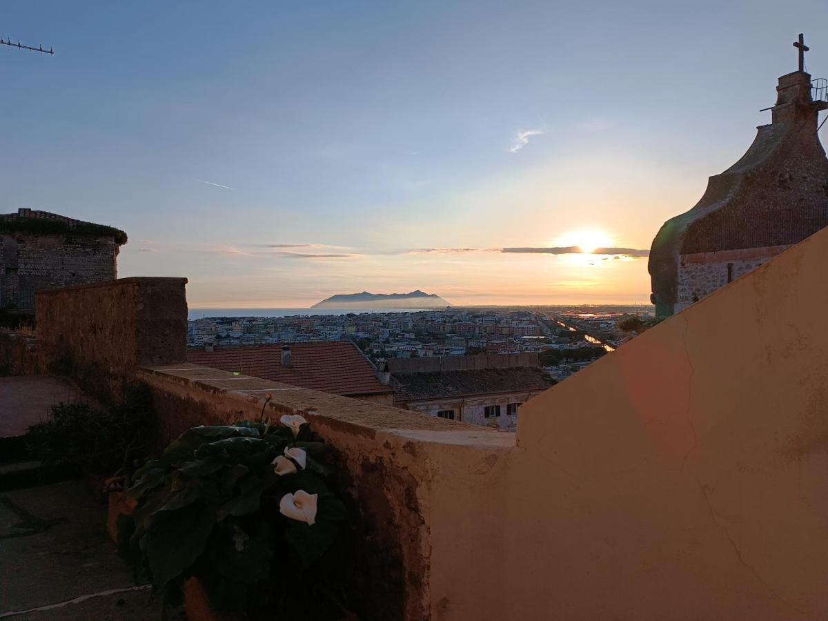 La Casetta Nelle Mura Terracina Exterior foto