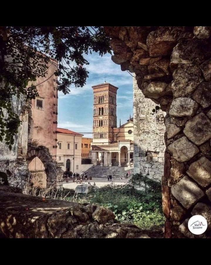 La Casetta Nelle Mura Terracina Exterior foto